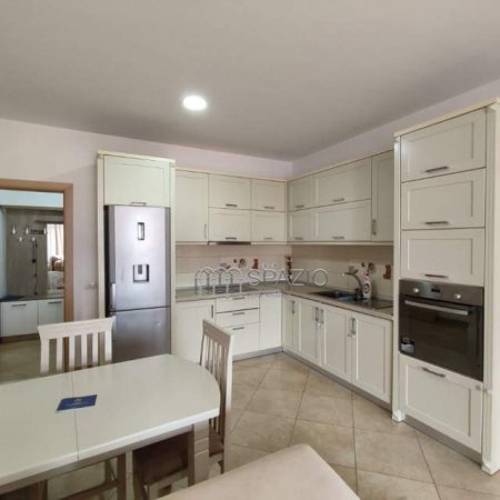 Tirane, jepet me qera apartament 2+1+BLK Kati 8, 120 m² 450 Euro (Rruga Elbasanit)