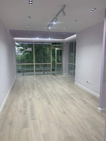 Tirane, jepet me qera ambjent biznesi Kati 0, 40 m² 55.000 Leke (Hamdi Sina)