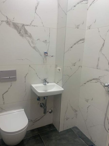 Tirane, jepet me qera ambjent biznesi Kati 0, 40 m² 55.000 Leke (Hamdi Sina)