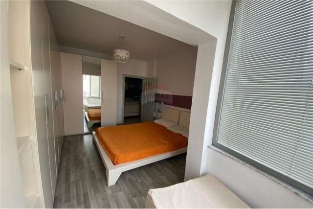 Tirane, jepet me qera apartament 2+1+BLK Kati 4, 95 m² 500 Euro (Komuna Parisit)