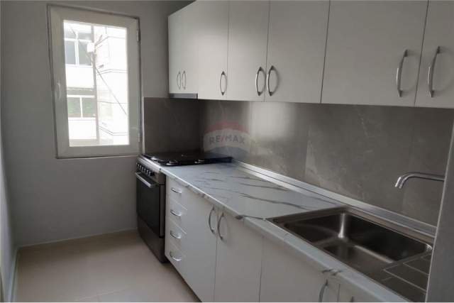Tirane, jepet me qera apartament 1+1+BLK Kati 4, 88 m² 380 Euro (Mine Peza)