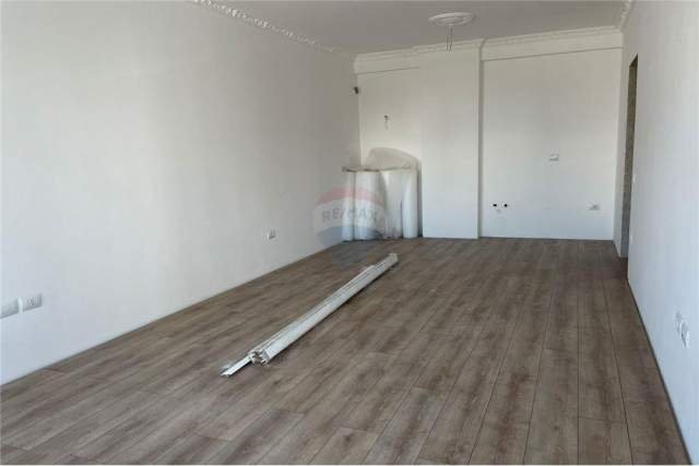 Tirane, jepet me qera apartament 2+1 Kati 1, 96 m² 600 Euro (Rruga Haxhi Kika)