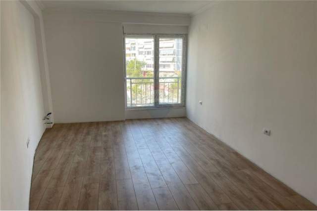 Tirane, jepet me qera apartament 2+1 Kati 1, 96 m² 600 Euro (Rruga Haxhi Kika)