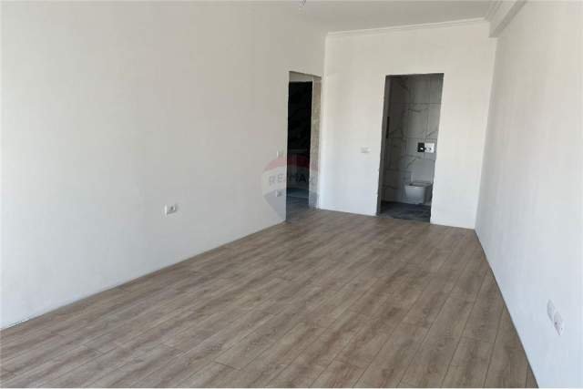 Tirane, jepet me qera apartament 2+1 Kati 1, 96 m² 600 Euro (Rruga Haxhi Kika)