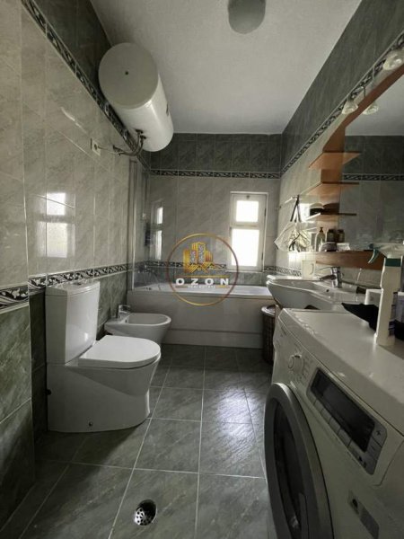 Tirane, jepet me qera apartament 2+1 Kati 9, 95 m² 600 Euro (Blloku, Njësia Bashkiake Nr. 5, Tiranë, Tirana Mun)