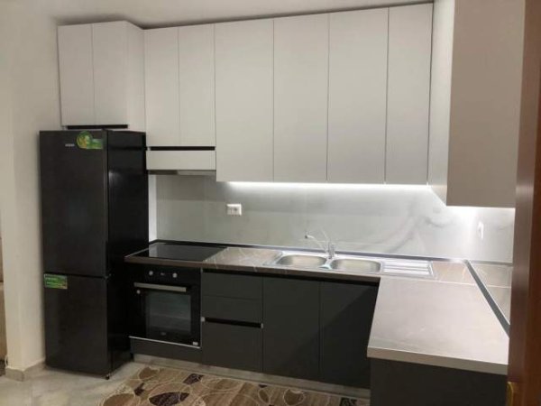 Tirane, jepet me qera apartament 1+1+BLK Kati 2, 65 m² 400 Euro (Peti)
