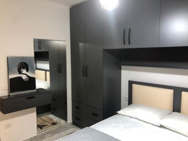 Tirane, jepet me qera apartament 1+1+BLK Kati 2, 65 m² 400 Euro (Peti)