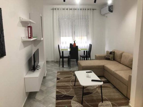 Tirane, jepet me qera apartament 1+1+BLK Kati 2, 65 m² 400 Euro (Peti)