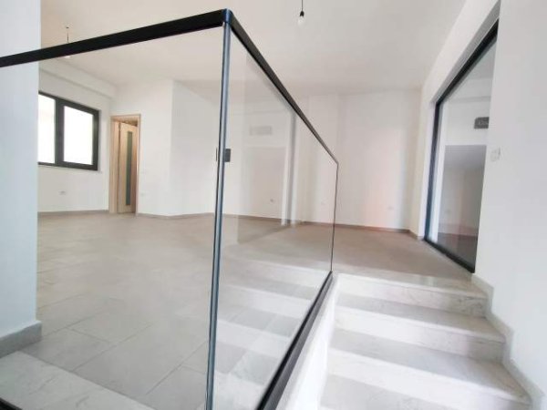Tirane, jepet me qera apartament 1+1 Kati 0, 45 m² 270 Euro (kompleksi green city)