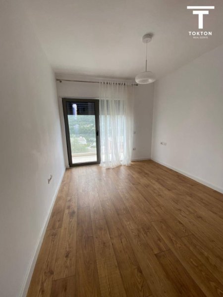 Tirane, jepet me qera Vile 3+1+Ballkon Kati 3, 250 m² 2,250 € (TEG) TT 928