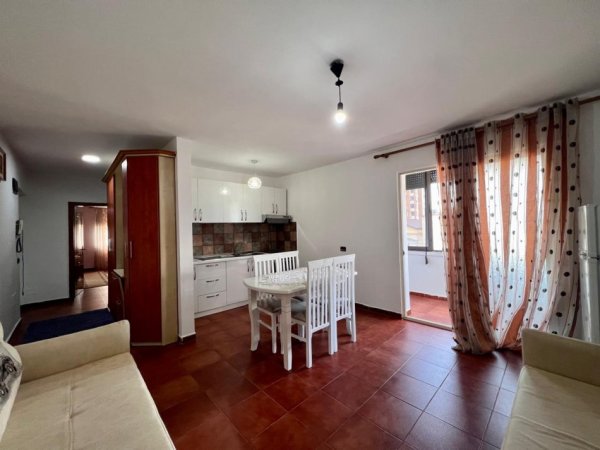 Tirane, jepet me qera apartament 1+1 Kati 5, 65 m² 500 € (Bulevardi i RI)