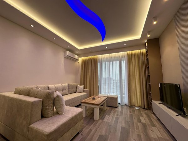 Tirane, jepet me qera apartament 2+1+Ballkon Kati 4, 115 m² 650 € (farmaca 10)