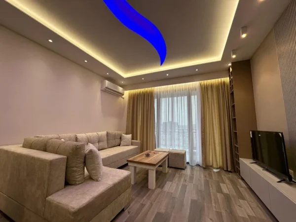 Tirane, jepet me qera apartament 2+1+Ballkon Kati 4, 115 m² 650 € (farmaca 10)