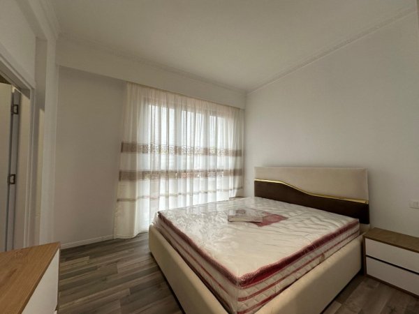 Tirane, jepet me qera apartament 2+1+Ballkon Kati 4, 115 m² 650 € (farmaca 10)