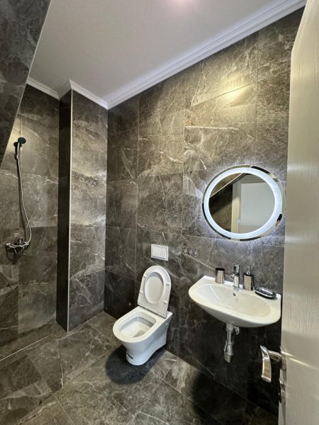 Tirane, jepet me qera apartament 2+1+Ballkon Kati 4, 115 m² 650 € (farmaca 10)