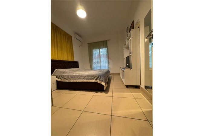 Tirane, jepet me qera apartament 1+1 , 48 m² 300 € (Kodra e Diellit)