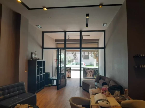 Fier, shitet dyqan Kati 0, 62 m² 93,000 € (Lagja kastriot)