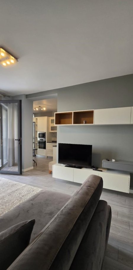 Tirane, jepet me qera apartament 2+1 Kati 8, 95 m² 570 € (Fusha e Aviacionit)