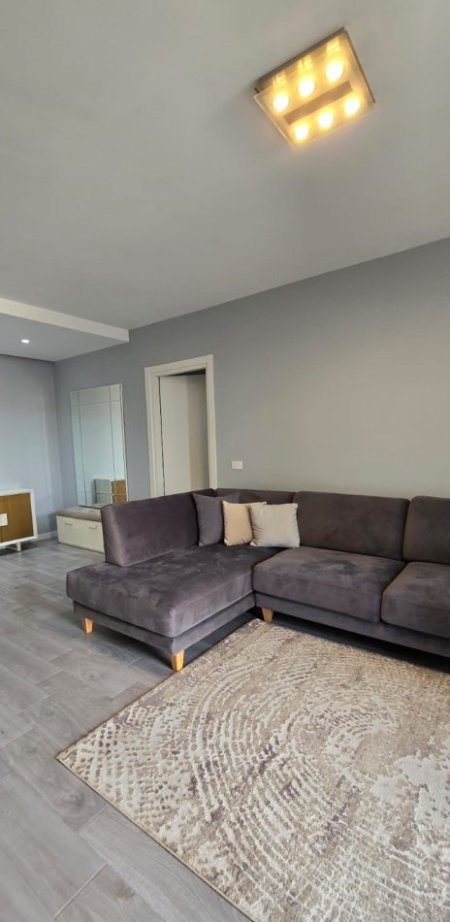 Tirane, jepet me qera apartament 2+1 Kati 8, 95 m² 570 € (Fusha e Aviacionit)