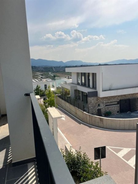 Tirane, shitet apartament 2+1+Ballkon , 128 m² 217,000 € (LIQENI I FARKES)