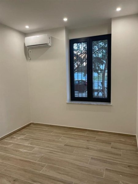 Tirane, jepet me qera zyre Kati 1, 40 m² 600 € (STADIUMI DINAMO)