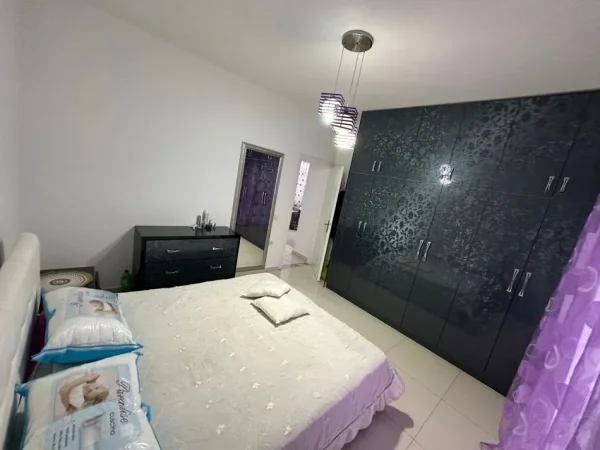 Tirane, jepet me qera apartament 3+1 Kati 2, 75 m² 400 € (Laprake)