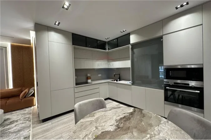 Tirane, jepet me qera 2+1+Ballkon Kati 2, 106 m² 1,000 € (Zogu i Zi)