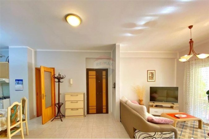 Tirane, jepet me qera 3+1 Kati 3, 140 m² 650 € (JEPET APARTAMENT PER QIRA TE BLLOKU I AMBASADAVE!)