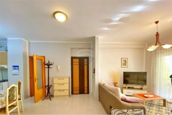 Tirane, jepet me qera 3+1 Kati 3, 140 m² 650 € (JEPET APARTAMENT PER QIRA TE BLLOKU I AMBASADAVE!)