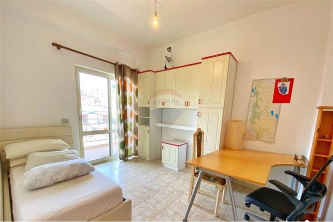 Tirane, jepet me qera 3+1 Kati 3, 140 m² 650 € (JEPET APARTAMENT PER QIRA TE BLLOKU I AMBASADAVE!)
