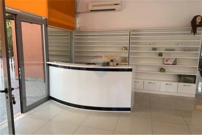 Tirane, shitet ambjent biznesi Kati 2, 286 m² (NJESI KOMERCIALE PER SHITJE TEK FRESKU)