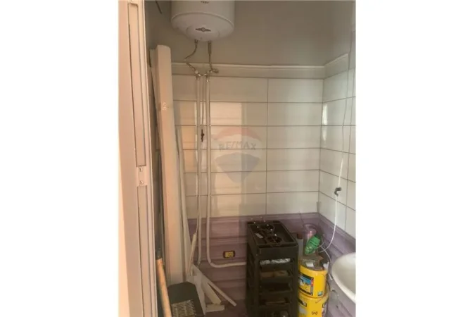 Tirane, shitet ambjent biznesi Kati 2, 286 m² (NJESI KOMERCIALE PER SHITJE TEK FRESKU)