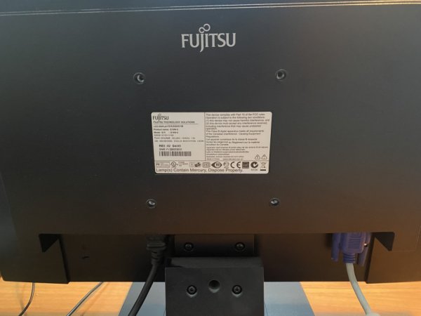 Tirane, shes Kompjuter+Monitor Fujitsu