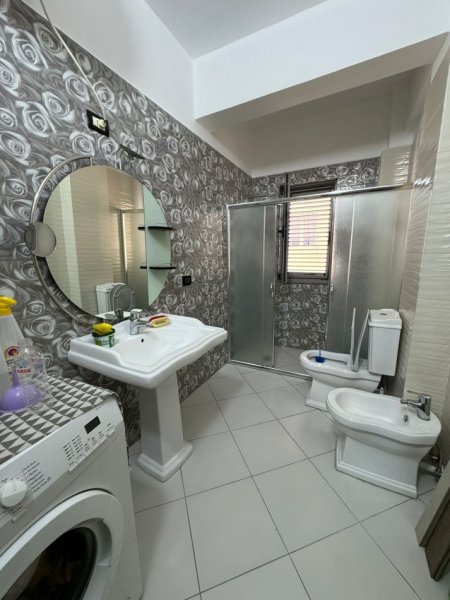 Durres, jepet me qera apartament 2+1 Kati 3, 400 € 