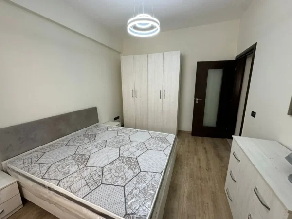 Durres, jepet me qera apartament 2+1 Kati 3, 400 € 
