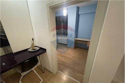Tirane, jepet me qera apartament 2+1+Ballkon Kati 7, 93 m² 500 € (Rruga Endri Keko)
