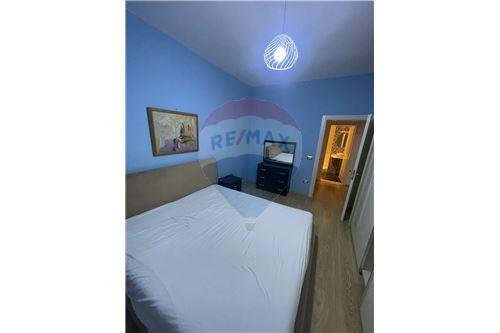 Tirane, jepet me qera apartament 2+1+Ballkon Kati 7, 93 m² 500 € (Rruga Endri Keko)
