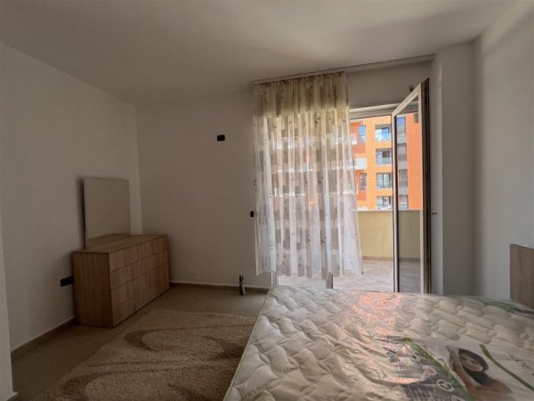 Tirane, jepet me qera apartament 1+1+Ballkon Kati 3, 80 m² 550 € (KOMUNA E PARISIT)