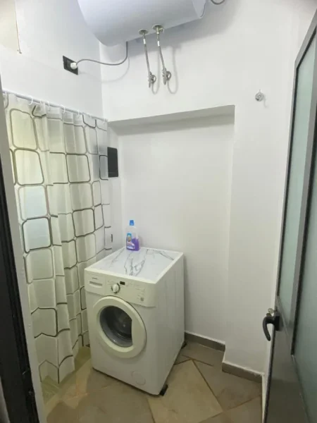 Tirane, jap me qera apartament 1+1 Kati 8, 65 m² 300 € (selite)