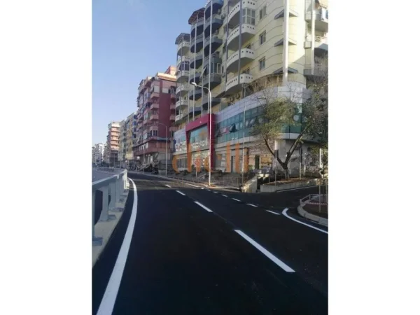 Tirane, shitet ambjent biznesi , 395 m² 