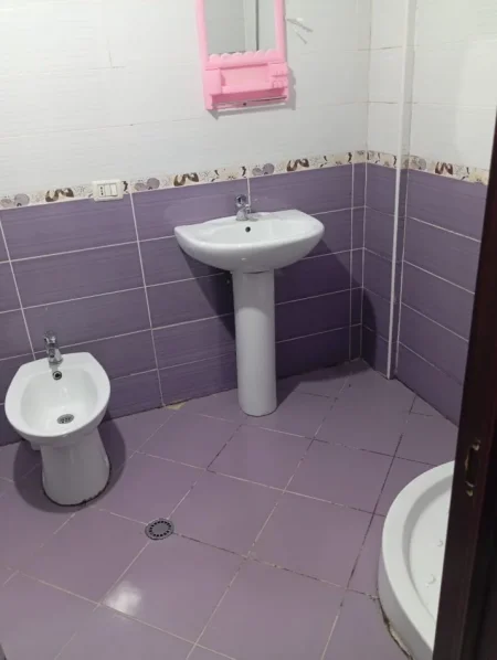 Tirane, jepet me qera apartament 2+1+Ballkon Kati 2, 110 m² 350 € 