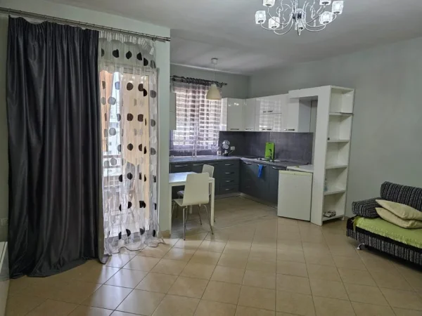 Tirane, jepet me qera apartament 1+1 Kati 5, 70 m² 300 € (Fresku)