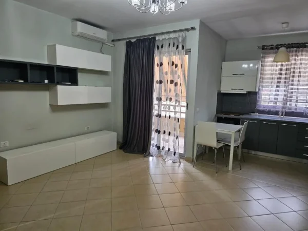 Tirane, jepet me qera apartament 1+1 Kati 5, 70 m² 300 € (Fresku)