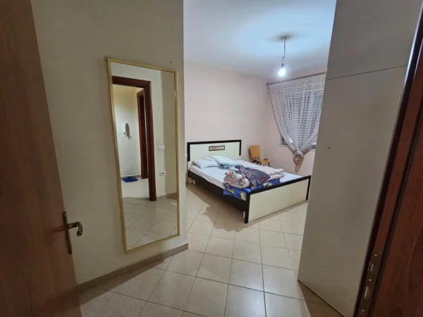 Tirane, jepet me qera apartament 1+1 Kati 5, 70 m² 300 € (Fresku)