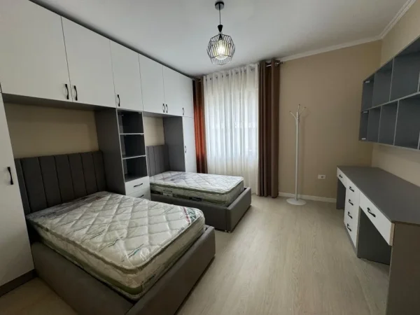 Tirane, shes 2+1+Ballkon Kati 3, 230,000 € (KOPESHTI ZOLOGJIK)
