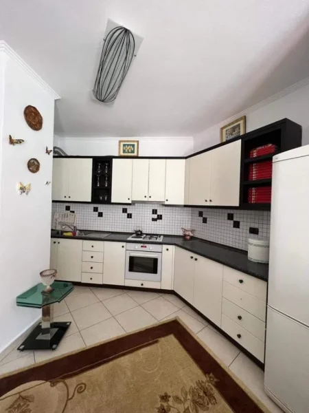Tirane, jepet me qera apartament 3+1+Ballkon Kati 9, 120 m² 550 € (Astir)