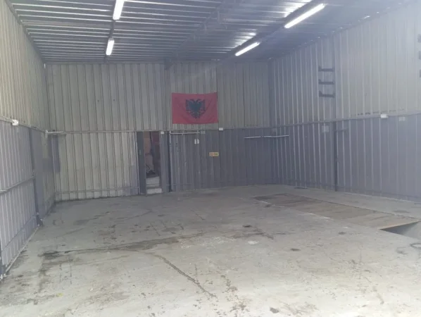 Tirane, jepet me qera ambjent biznesi Kati 0, 170 m² 500 € 