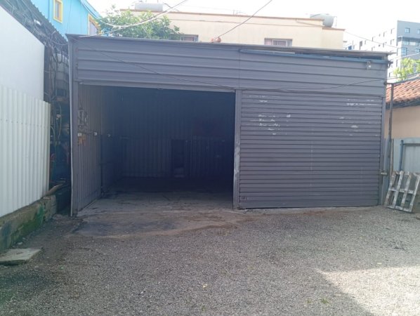 Tirane, jepet me qera ambjent biznesi Kati 0, 170 m² 500 € 
