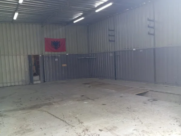 Tirane, jepet me qera ambjent biznesi Kati 0, 170 m² 500 € 