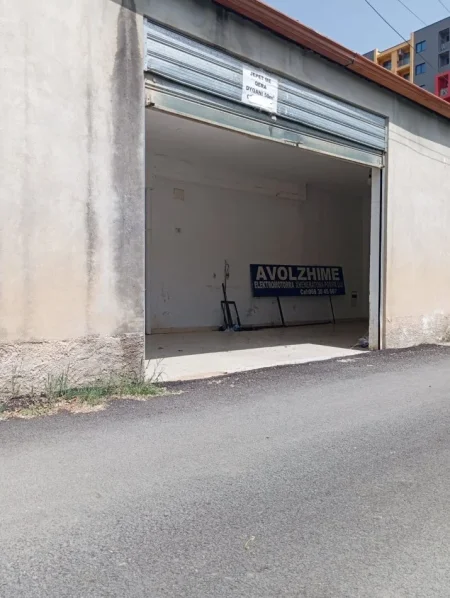 Tirane, jepet me qera ambjent biznesi Kati 0, 50 m² 200 € 